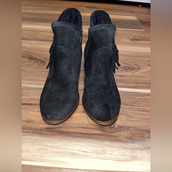 Minnetonka 1529 Black Fringe Suede Ankle Boot Low Heel Side Zip Women's 5.5 - Picture 3 of 6